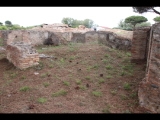 04711 ostia - regio i - insula xvi - caseggiato (i,xvi,1) - ostseite - raum an der suedostecke - nordwestecke - treppe - bli ri nordwesten - 09-2023.jpg